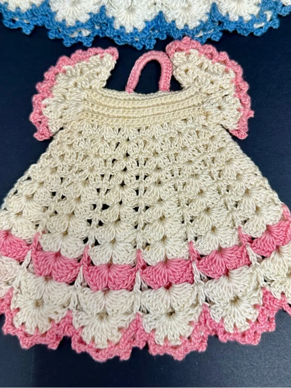 Lot of 6 Vintage Hand-Crocheted Pot Holders & Doilies White Pink Blue A3